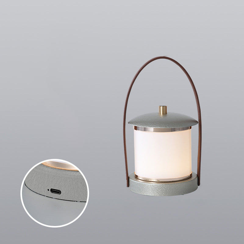 Soluvo LED Tischleuchte | Minimalistische Nachtlampe für drinnen & draußen | Warmweißes Stimmungslicht | Wiederaufladbar & tragbar | Für Balkon, Camping & Zuhause