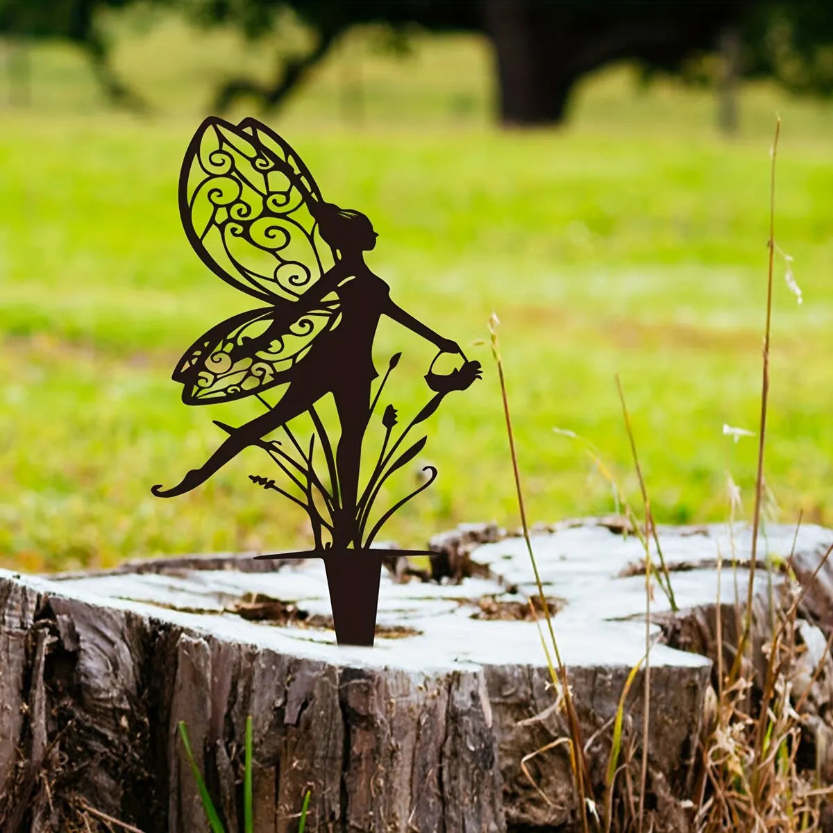 Mythoria Gartenfee Dekofigur | Metall Silhouette | Wetterfest & Rostfrei | Für Rasen & Beet