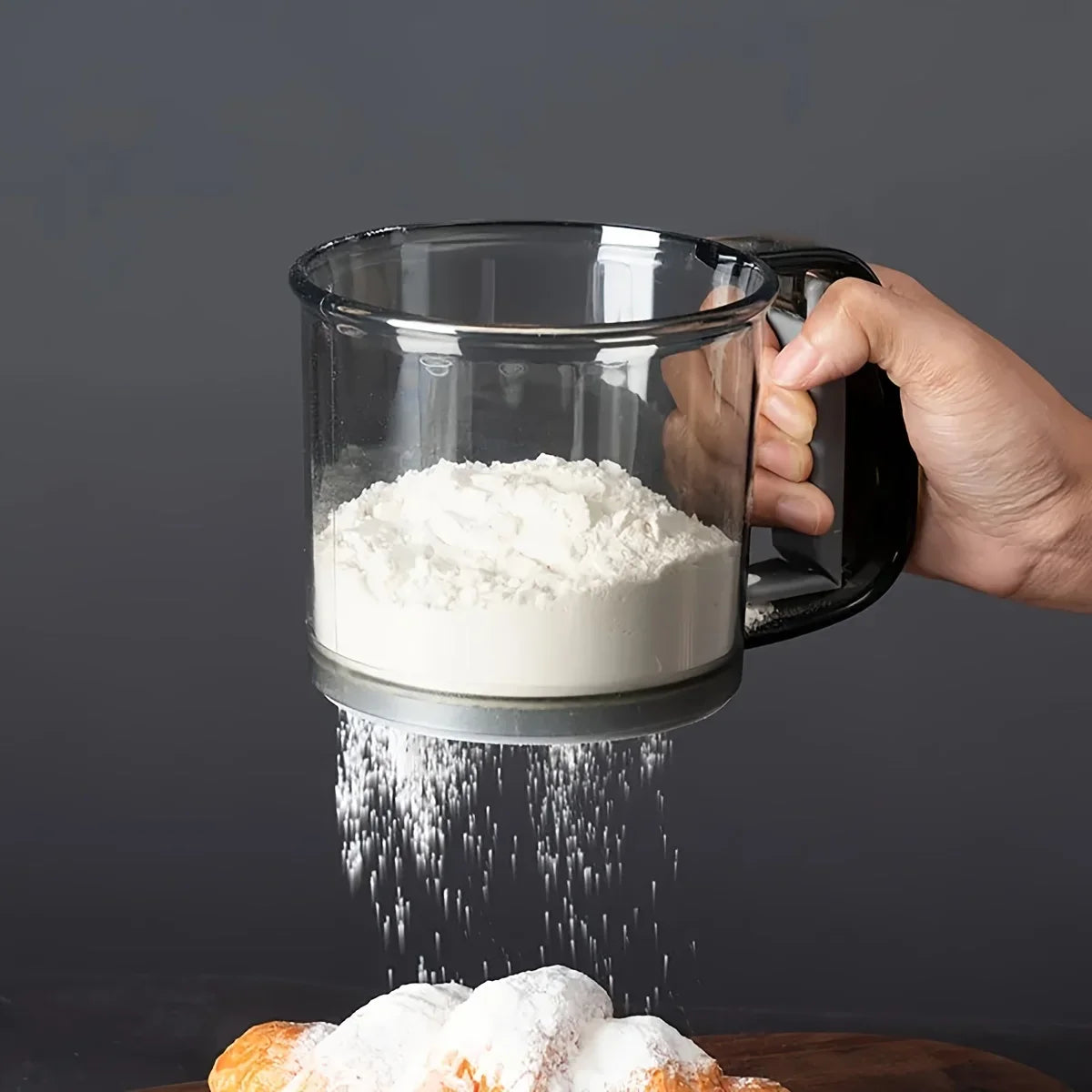 BakePro | Halbautomatisches Mehlsieb mit Quetschgriff | Doppelsieb für feines Mehl & Puderzucker | 2er-Set