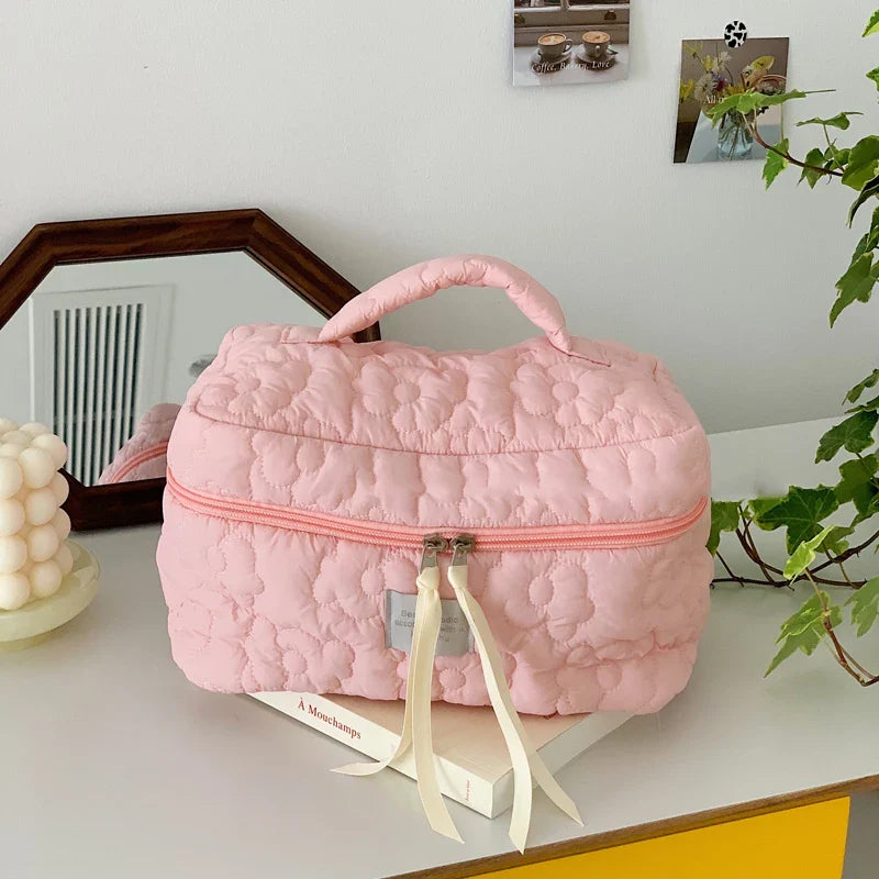 FloraCare | Kosmetiktasche mit Blumenmuster | Kompakt & Funktional | Für Reisen & Alltag