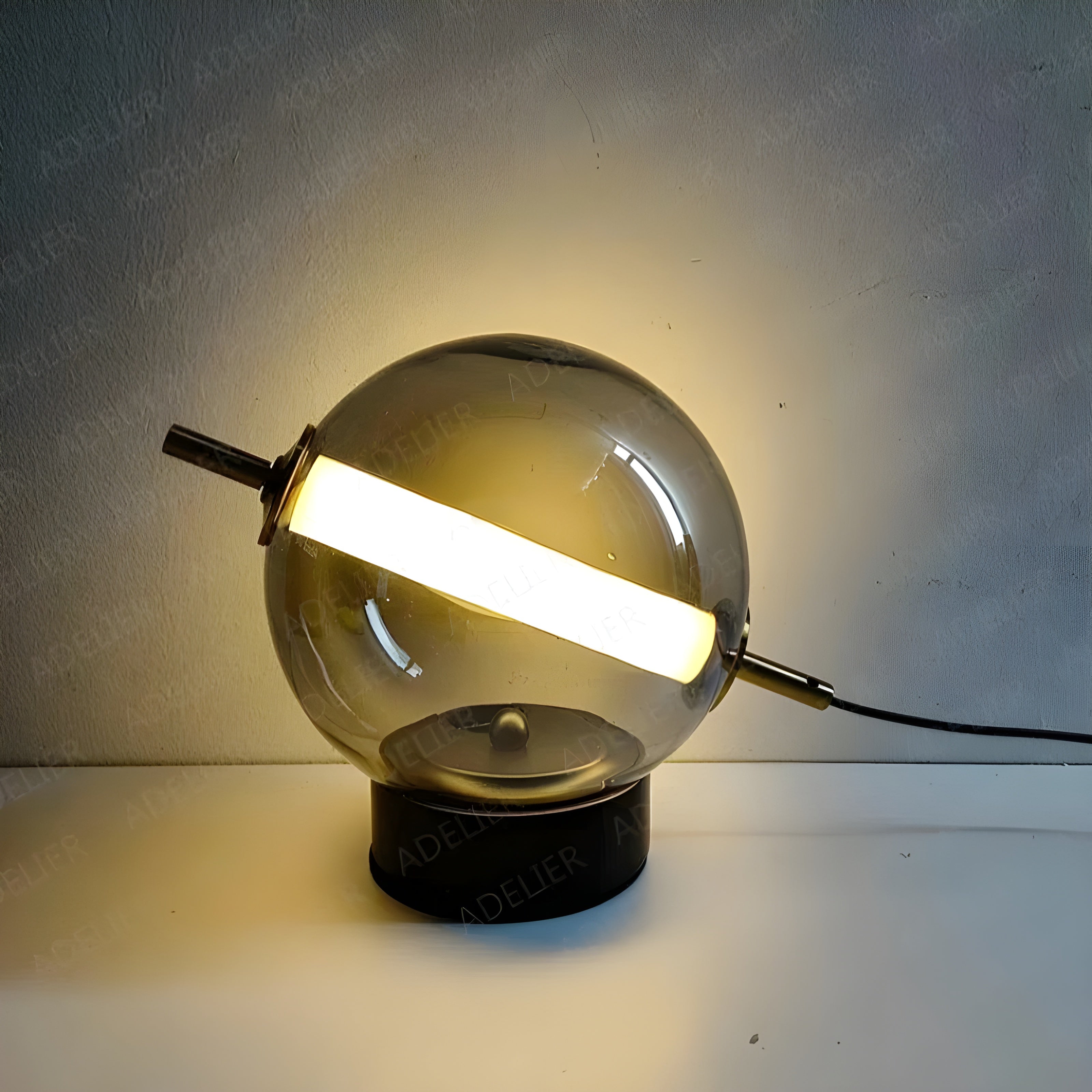 Glasvora Tischlampe | Kugelleuchte aus Farbglas | Retro Mid-Century Design | Warmes LED-Licht