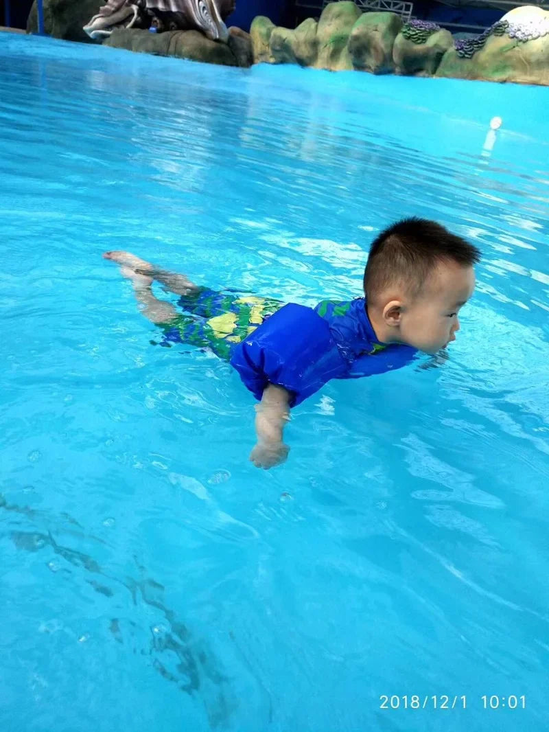 Aquabini Kinder Schwimmhilfe | Schwimmweste mit Armflügeln | Verstellbar & Sicher | Buntes Design