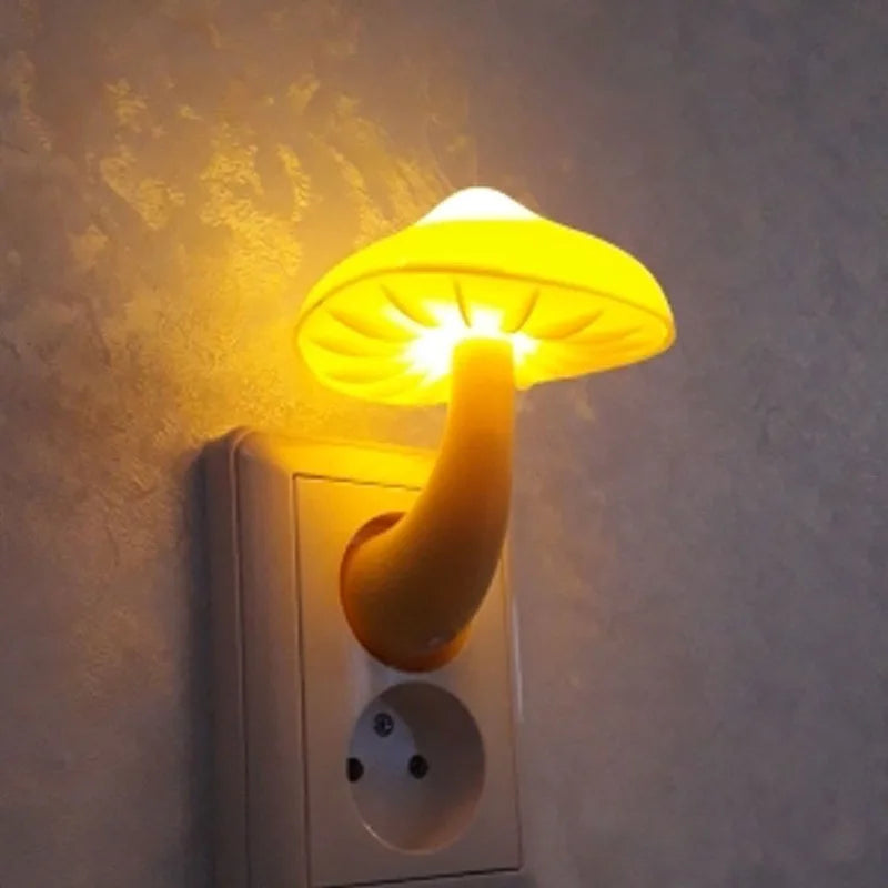 Fungilight | LED Nachtlicht | Automatischer Lichtsensor | Warmgelbes Licht