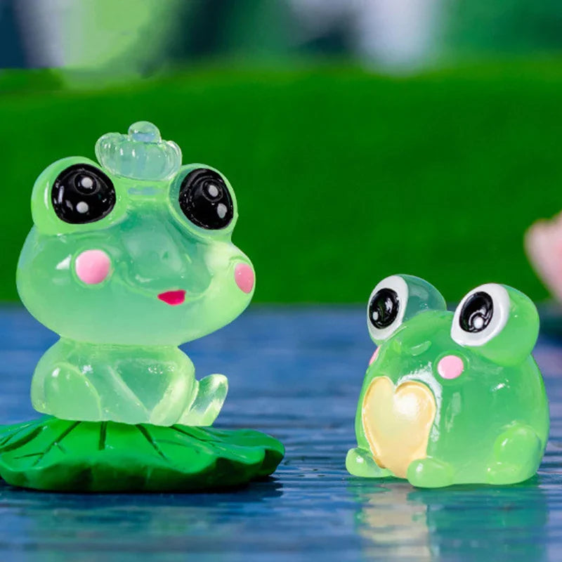 FrogGlow | Leuchtende Mini-Figuren | Nachtleuchtend | Set mit 6 Fröschen