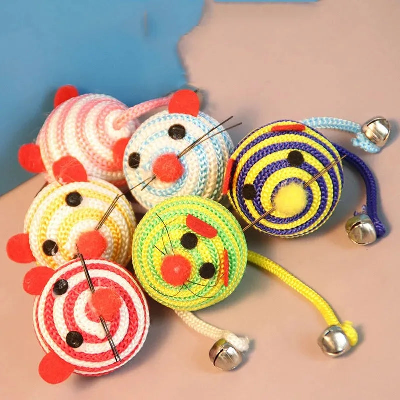 FelisPlay | Katzen Spielball | Robust, Glöckchen, Schwanzdesign | Indoor Beschäftigung