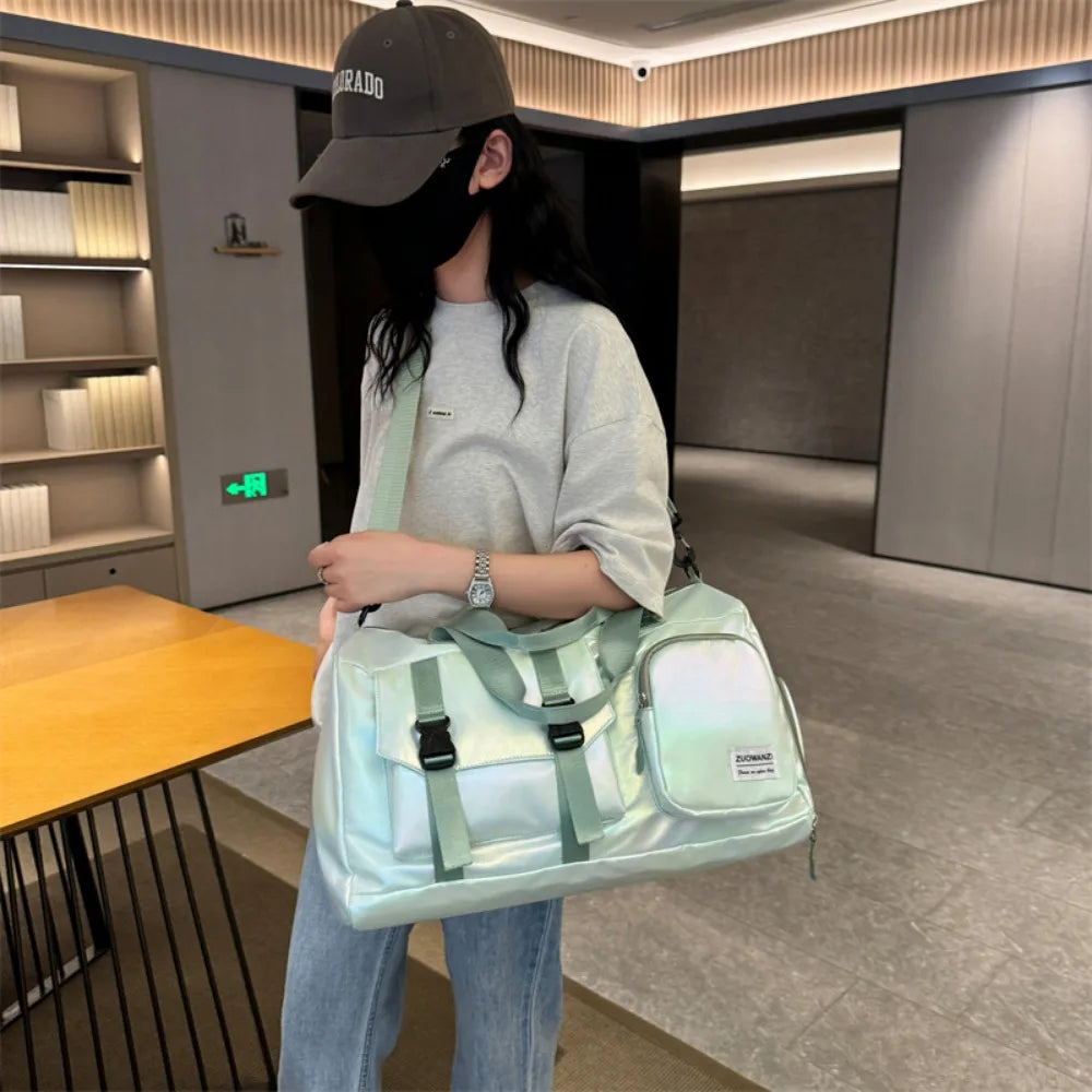 HoloTravel Holografische Reisetasche | Integriertes Schuhfach | Stylisches Design | Geräumig & Organisiert | Wasserabweisend | Perfekt für Reisen
