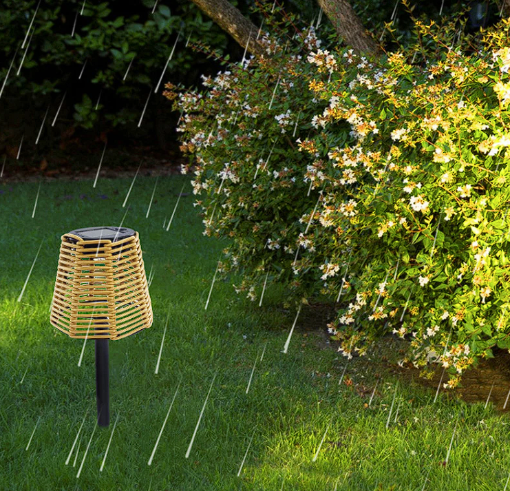 Solara RattanGlow | Solarbetriebene Außenleuchte | Geflochtener Rattan-Look