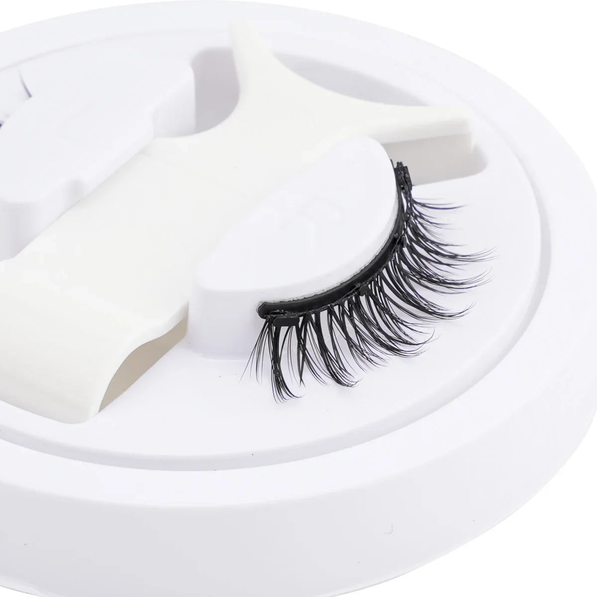 LuxeLash Magnetic Eyelashes | Wiederverwendbar | 1 Paar mit Magnetischer Pinzette | Handgemacht & Natürlich
