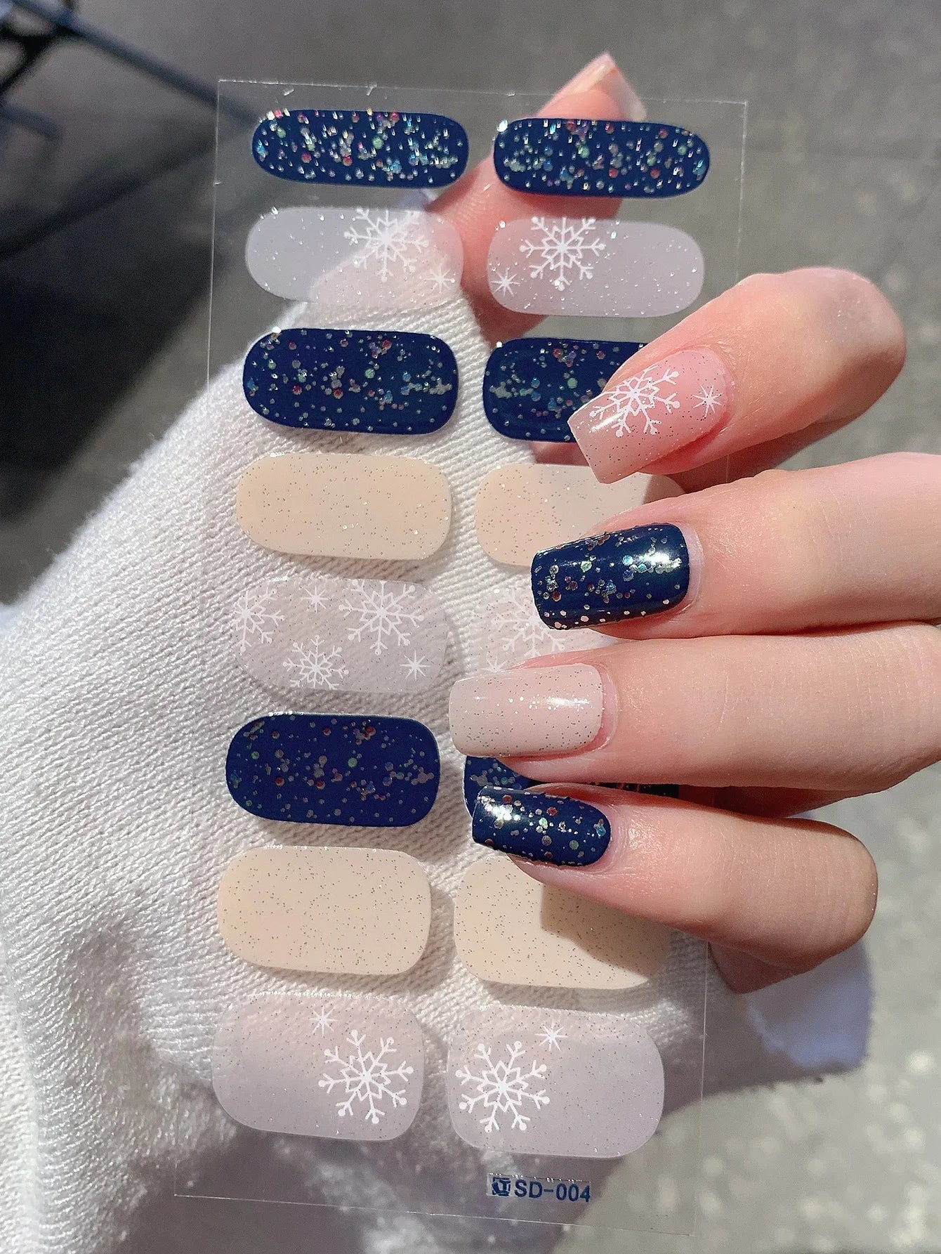 GlitzNail – Weihnachtsnägel in Minuten, ganz ohne Salon