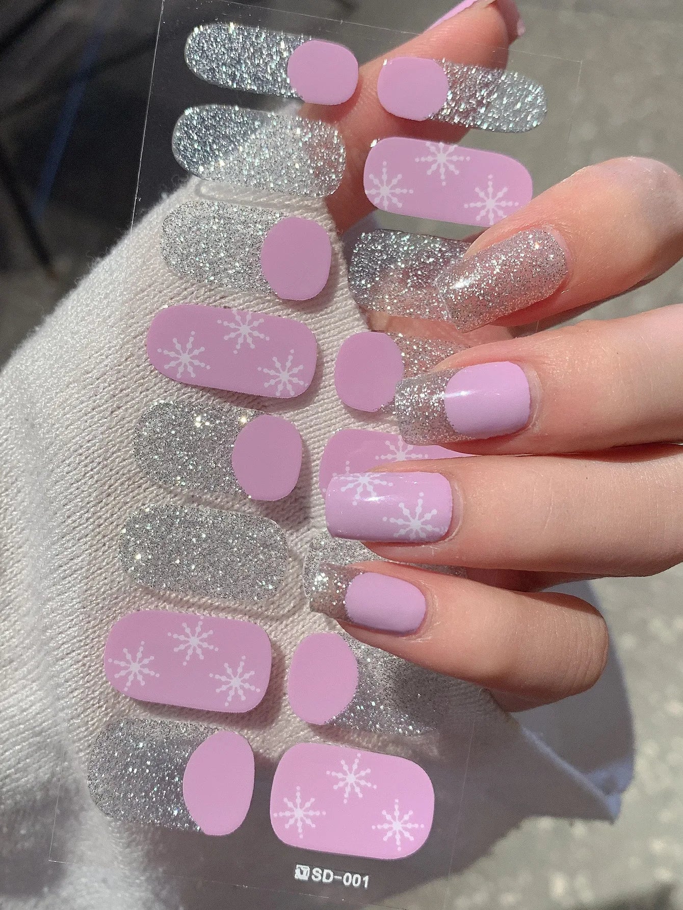 GlitzNail – Weihnachtsnägel in Minuten, ganz ohne Salon