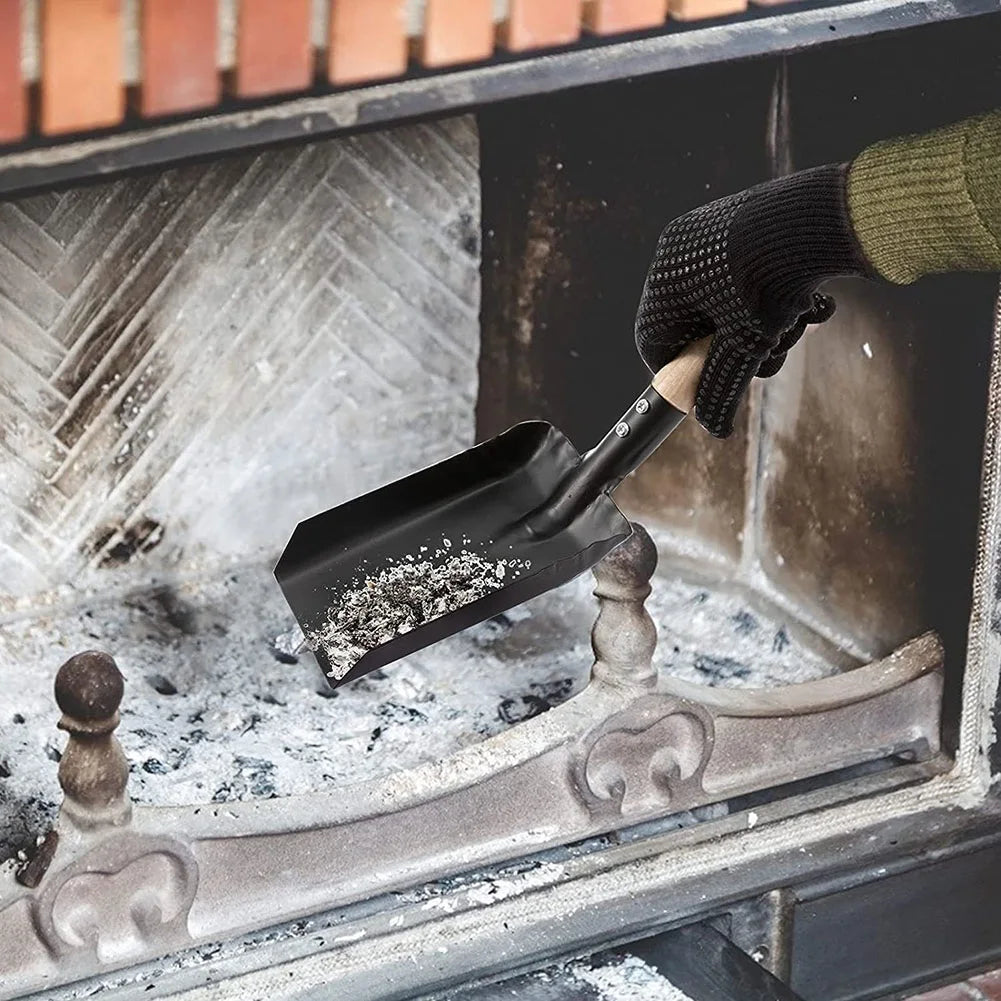 HeatPro Kamin-Schaufel | Robustes Eisen mit Holzgriff | Für Ofen & Grill