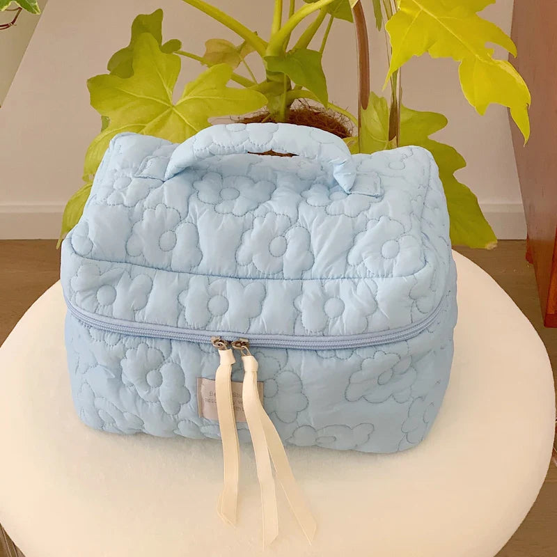 FloraCare | Kosmetiktasche mit Blumenmuster | Kompakt & Funktional | Für Reisen & Alltag