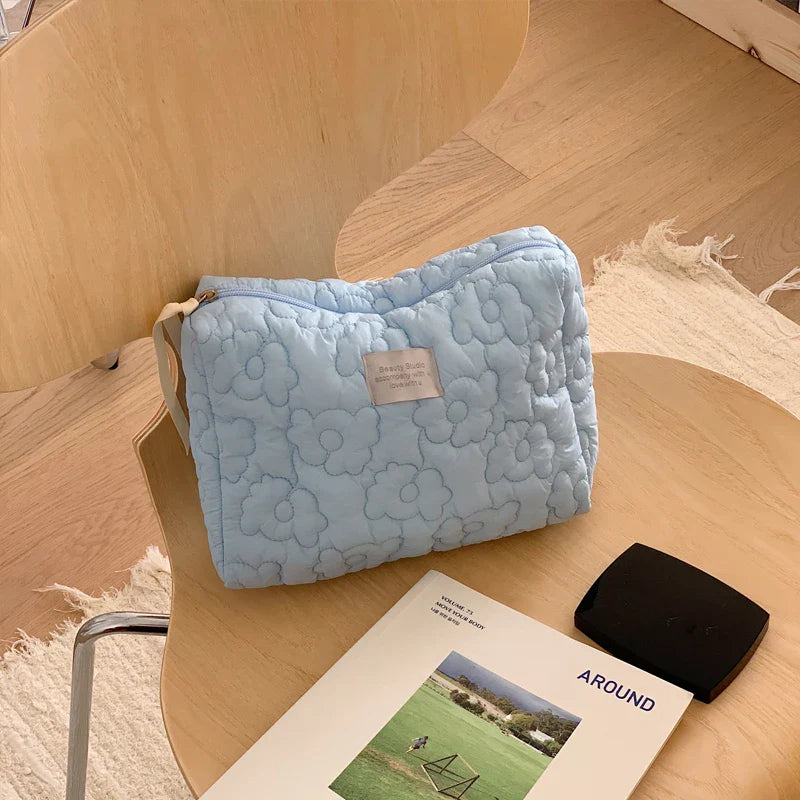 FloraCare | Kosmetiktasche mit Blumenmuster | Kompakt & Funktional | Für Reisen & Alltag