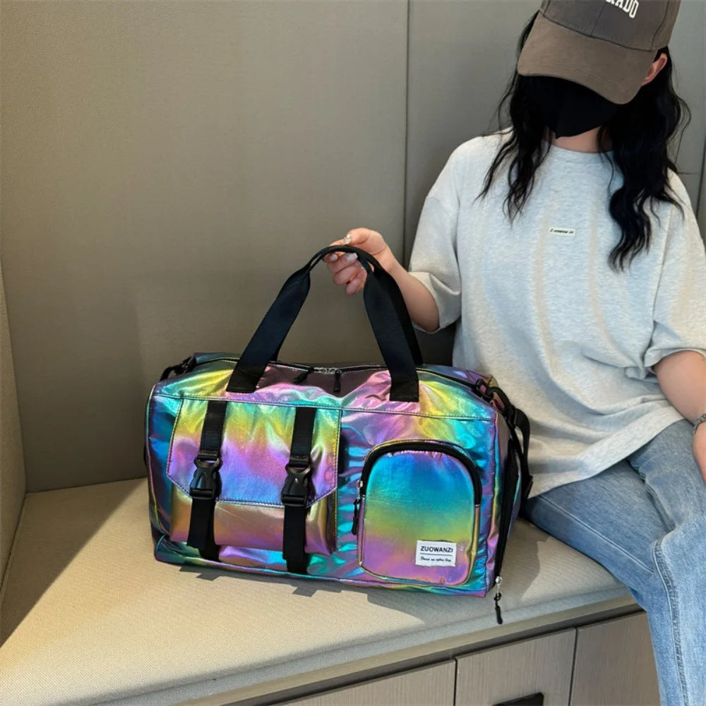 HoloTravel Holografische Reisetasche | Integriertes Schuhfach | Stylisches Design | Geräumig & Organisiert | Wasserabweisend | Perfekt für Reisen