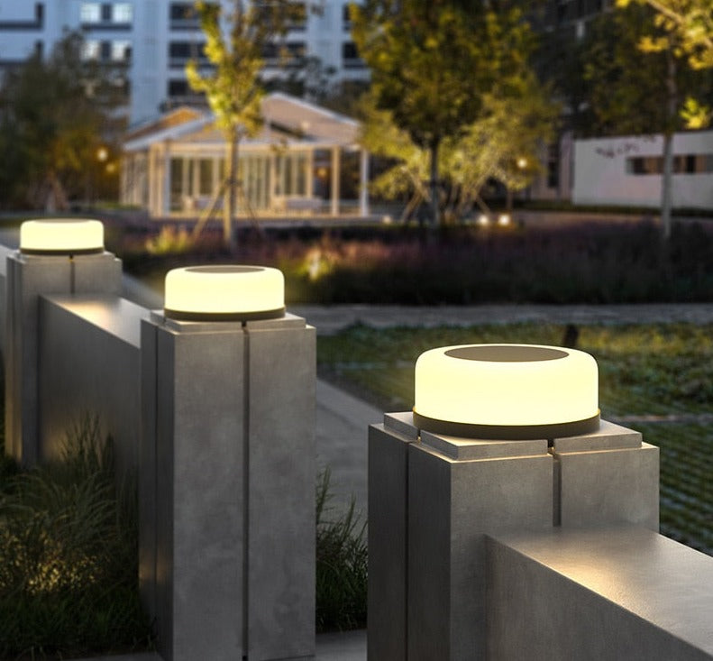 Lumivera Solar Wandleuchte | LED Licht Mit Sensor | IP65 Edelstahl Gehäuse | Warmweiß Für Außen | Automatisch & Kabellos