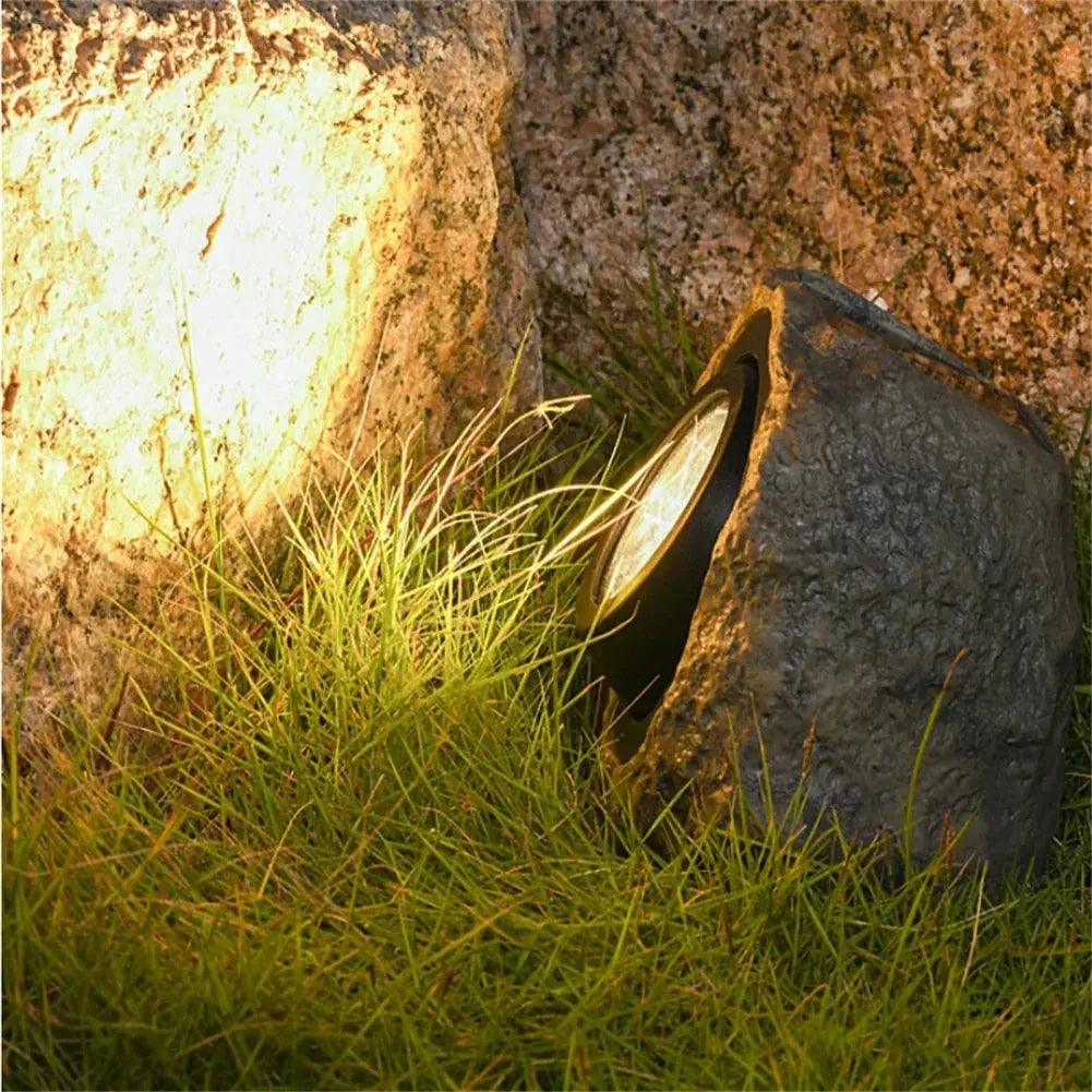 LumaStone SolarGlow | Solarbetriebene Gartenleuchte | Steinoptik | 8 Stunden Leuchtdauer