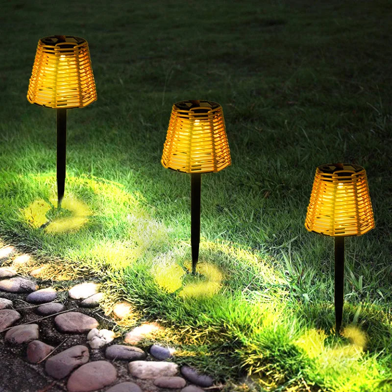 Solara RattanGlow | Solarbetriebene Außenleuchte | Geflochtener Rattan-Look
