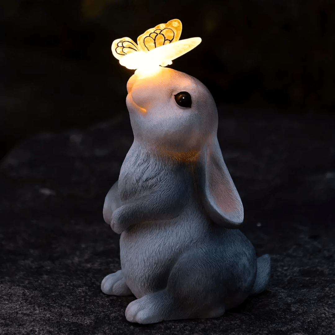 Solinoa BunnyGlow | Solar Gartenlampe mit Hase & Schmetterling | IP65 Wetterfest | Automatisches Licht | Outdoor Deko
