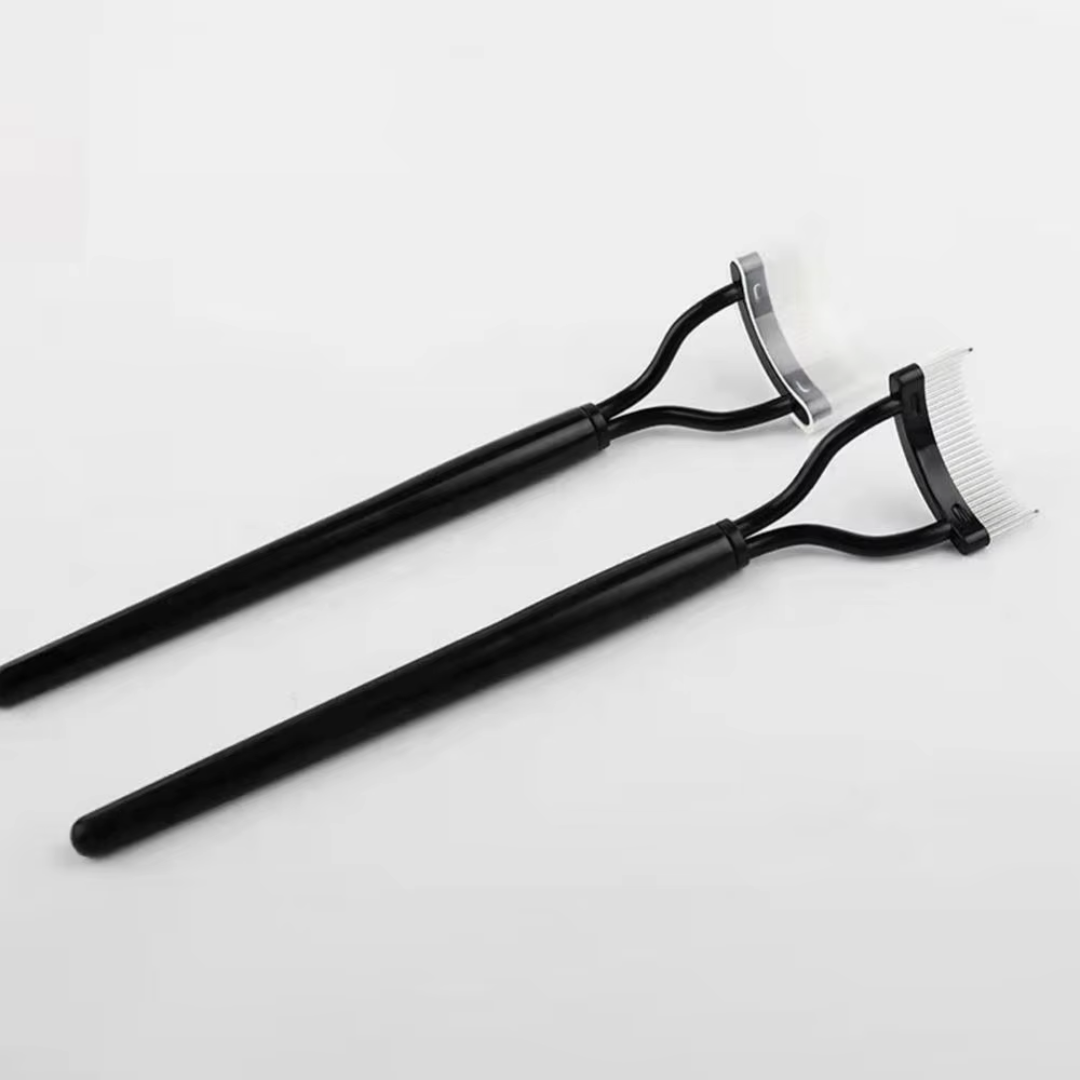 LashPerfection Wimpernkamm & Mascara-Bürstchen | Klümpchenfreie Anwendung | Ergonomisch Gebogen | Mit Schutzkappe