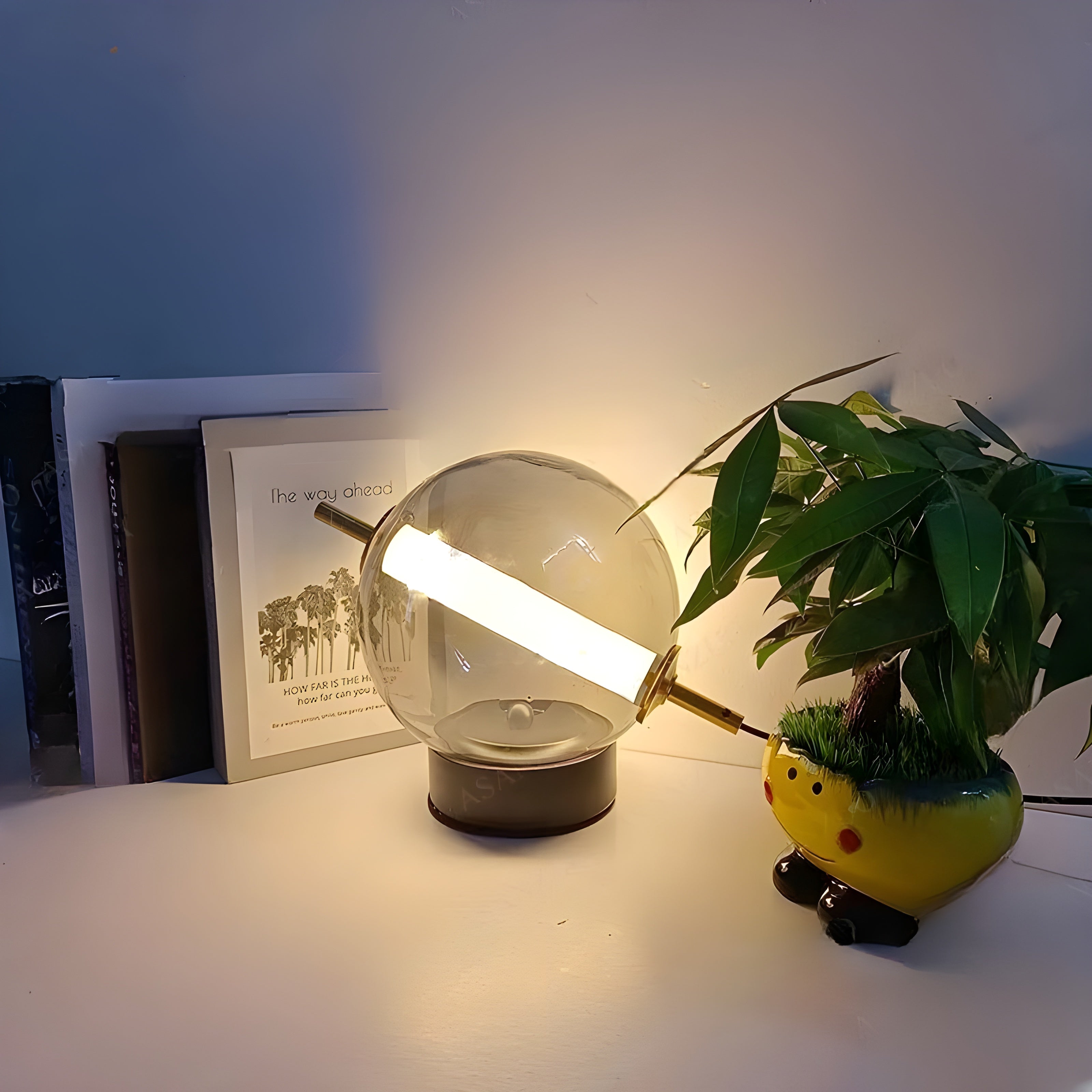 Glasvora Tischlampe | Kugelleuchte aus Farbglas | Retro Mid-Century Design | Warmes LED-Licht