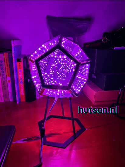 CosmoGlow - Futuristische Dodekaeder-Lampe mit Tiefeneffekt