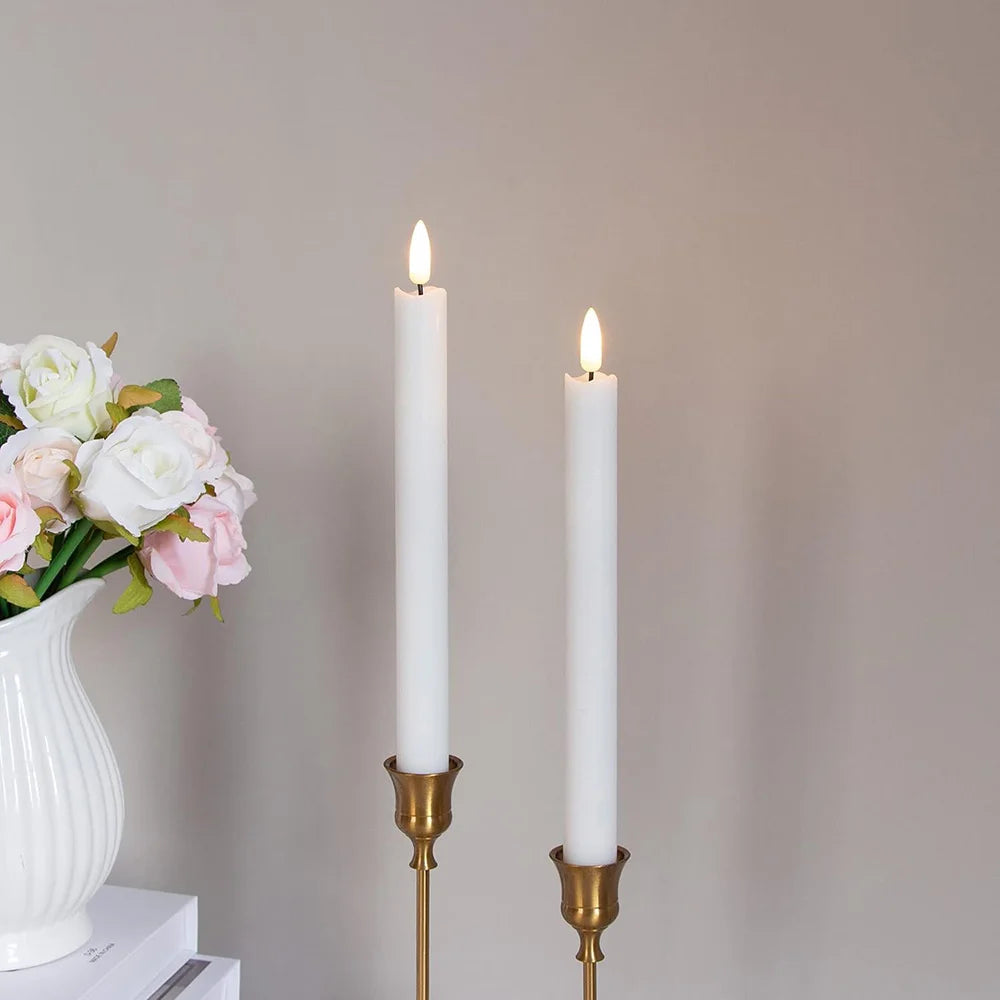 Candelis | 2er-Set LED-Spitzkerzen | Flammenlos mit 3D-Docht | Batterie betrieben & realistische Wachsoptik | Warmweißes Licht | Ideal für Weihnachten & Dekoration