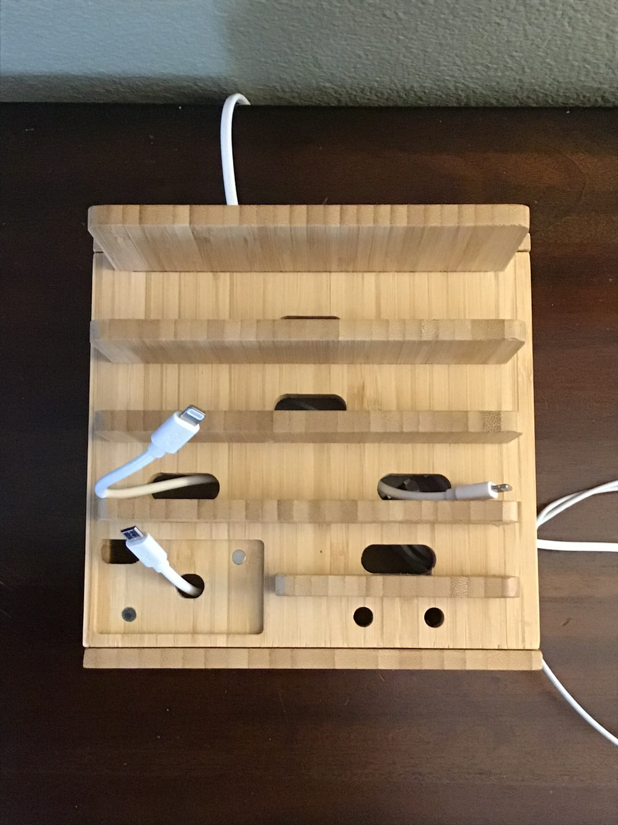 BambooCharge 5 | 5-in-1 Ladestation | Nachhaltig aus Bambus | Integrierte Halterung & Kabelmanagement