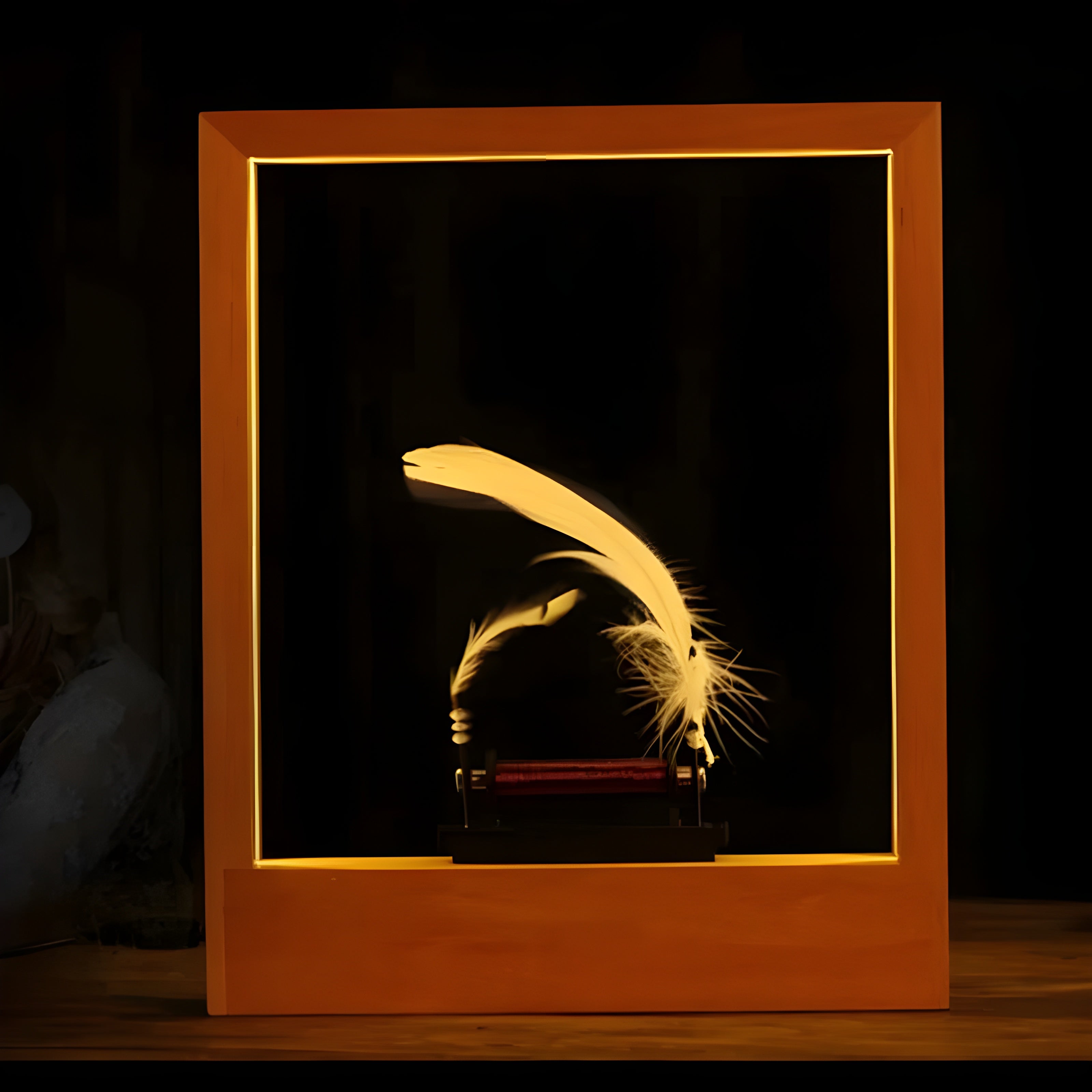 Aethera Float | Schwebelampe mit Federdesign | Warmes LED-Licht | 3D-Effekt aus Holz