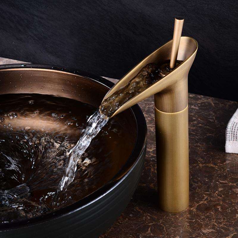 AquaFlow Waterfall Faucet | Elegantes Design | Antik-Bronze-Optik