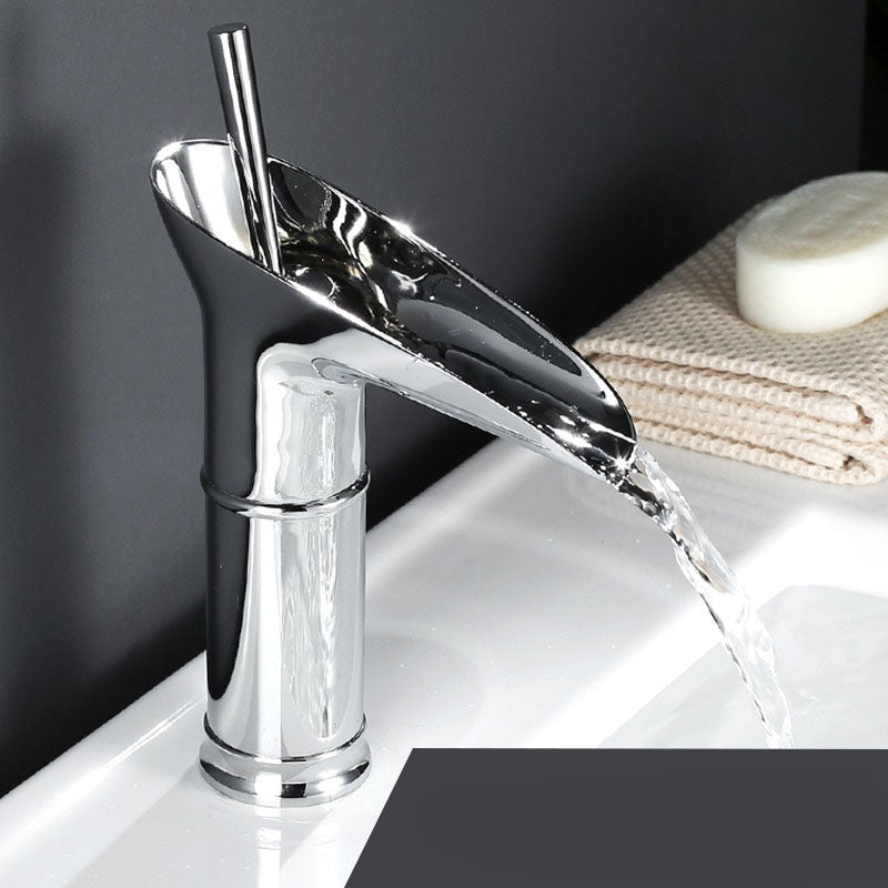 AquaFlow Waterfall Faucet | Elegantes Design | Antik-Bronze-Optik