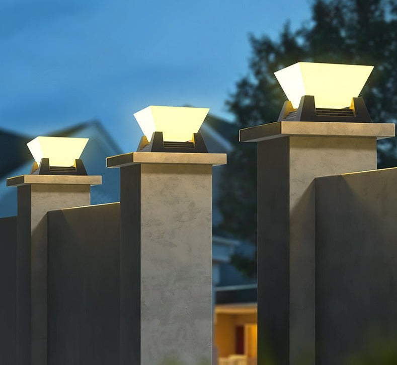 Lumora Solar-Wandleuchte für Außenbereiche | Automatischer Lichtsensor, IP65 wetterfest, bis 12h Leuchtdauer | Ideal für Garten, Terrasse, Hauswand & Eingangsbereich