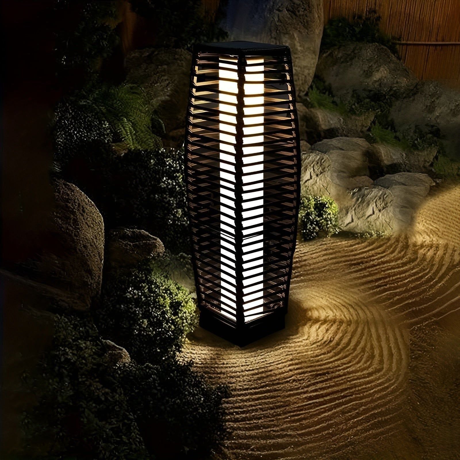 LumiYard Solar Bodenleuchte | Warmweißes LED Licht | Minimalistisches Design & Kabellos | Für Garten, Terrasse & Eingangsbereich
