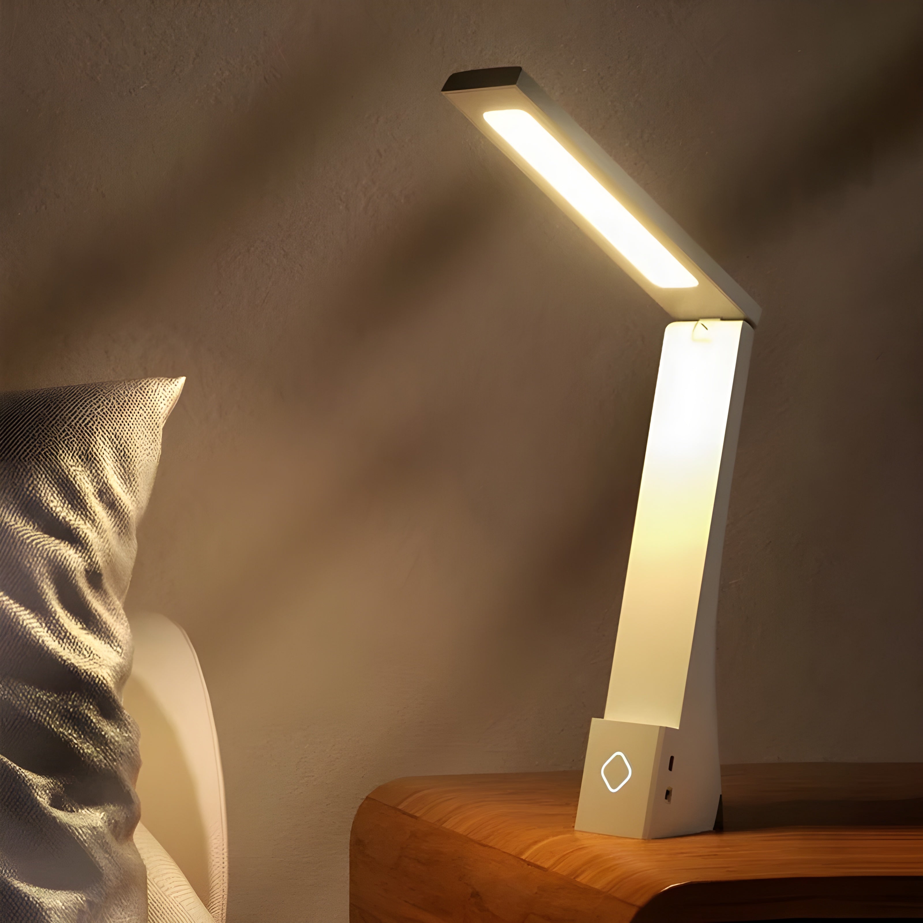 Brightivo LED Schreibtischlampe | Flexibler Leuchtarm & dimmbar | Modern & platzsparend | Für Homeoffice, Studium & Lesen