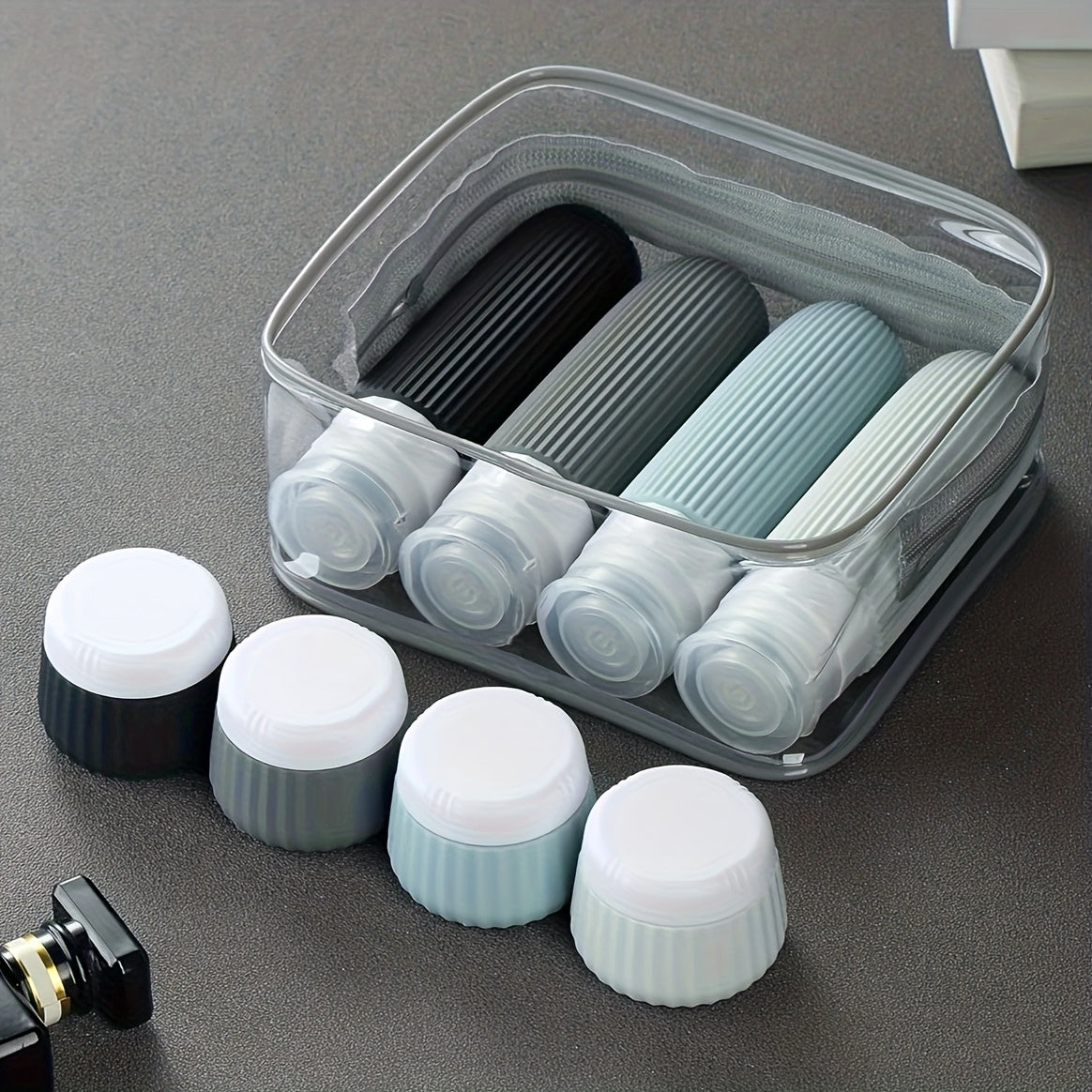 Nomixa TravelKit | 8-teiliges Silikon-Reiseset | Auslaufsicher & TSA-konform | Mit Kulturtasche
