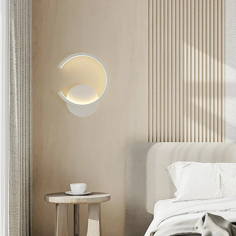Lumavera Moderne LED-Wandleuchte | C-förmiger Stil | Minimalistische Innenbeleuchtung für Wohnzimmer, Schlafzimmer & Flur