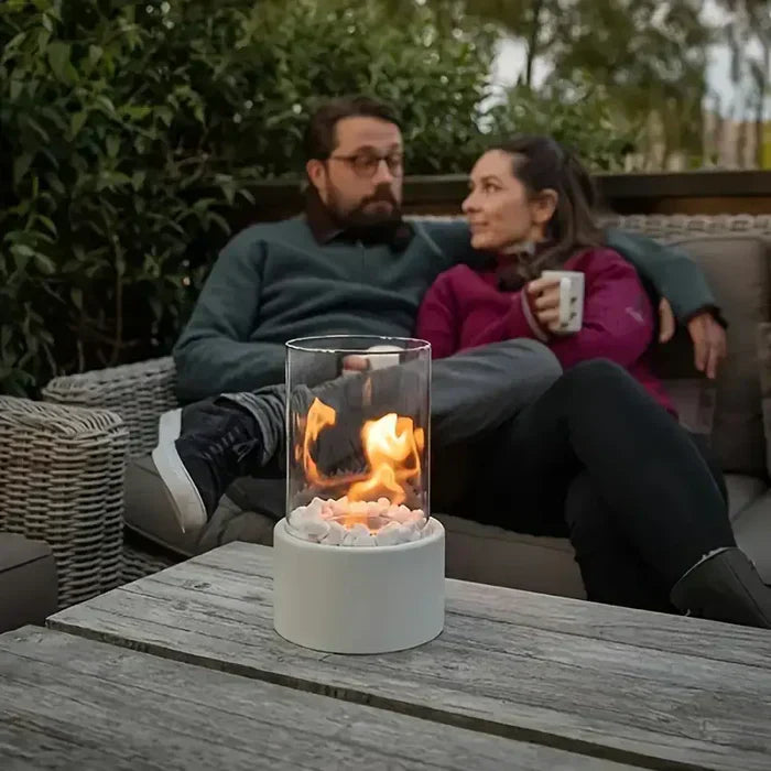 LumoFlare Tischlaterne | Tragbare Deko-Lampe mit Flammeneffekt | Modernes Design aus Stahl & Glas | Für Innen & Außen