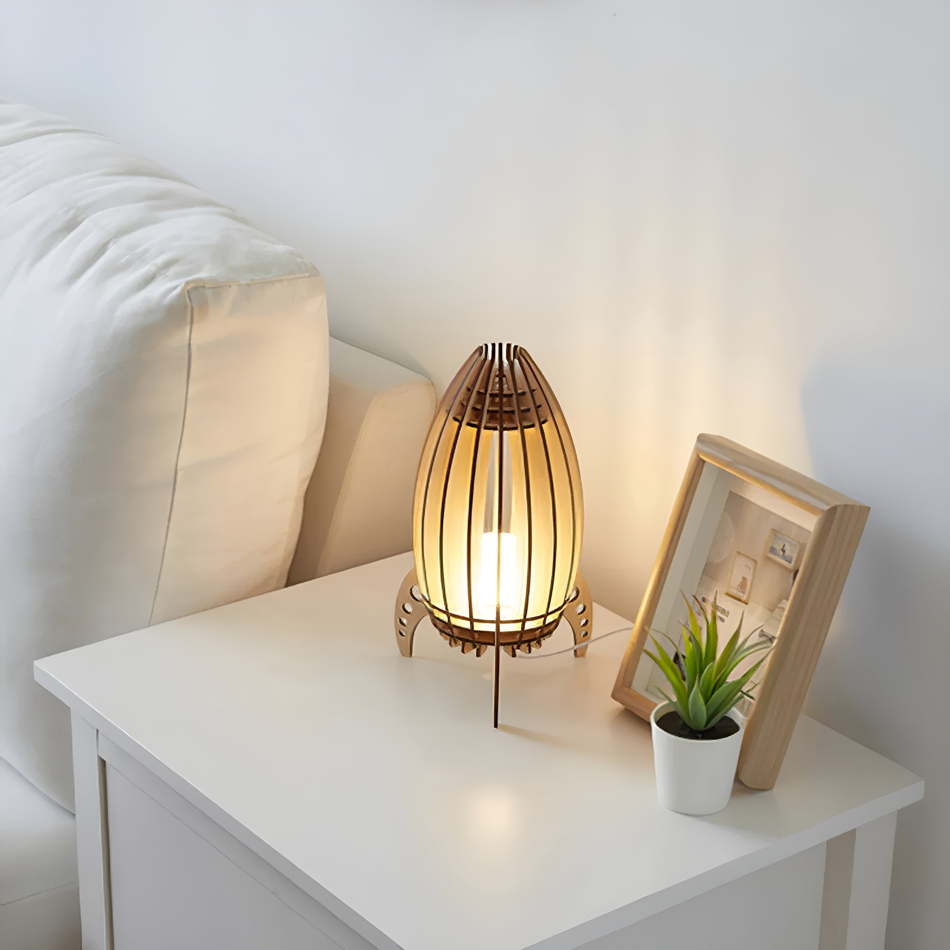 Astrowood Light | Raketenlampe aus Buchenholz | Warmes LED-Licht | USB & E27-Fassung
