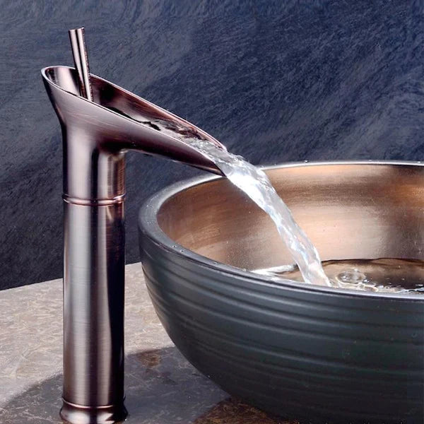 AquaFlow Waterfall Faucet | Elegantes Design | Antik-Bronze-Optik