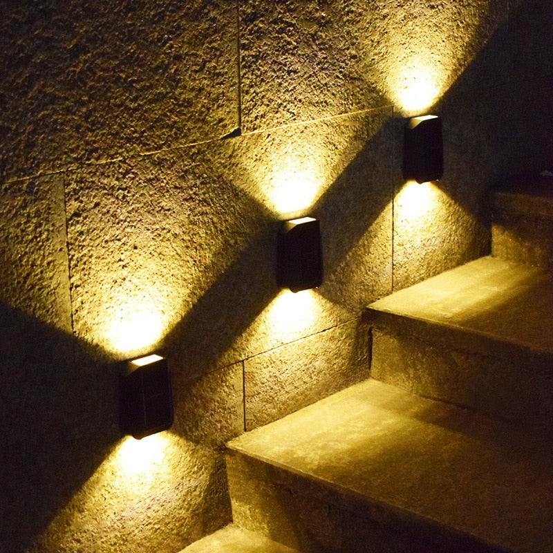 LumaGlow Solar Wandleuchte | Eleganter Sterneneffekt | Automatischer Betrieb | Energieeffizient