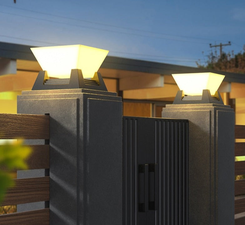 Lumora Solar-Wandleuchte für Außenbereiche | Automatischer Lichtsensor, IP65 wetterfest, bis 12h Leuchtdauer | Ideal für Garten, Terrasse, Hauswand & Eingangsbereich