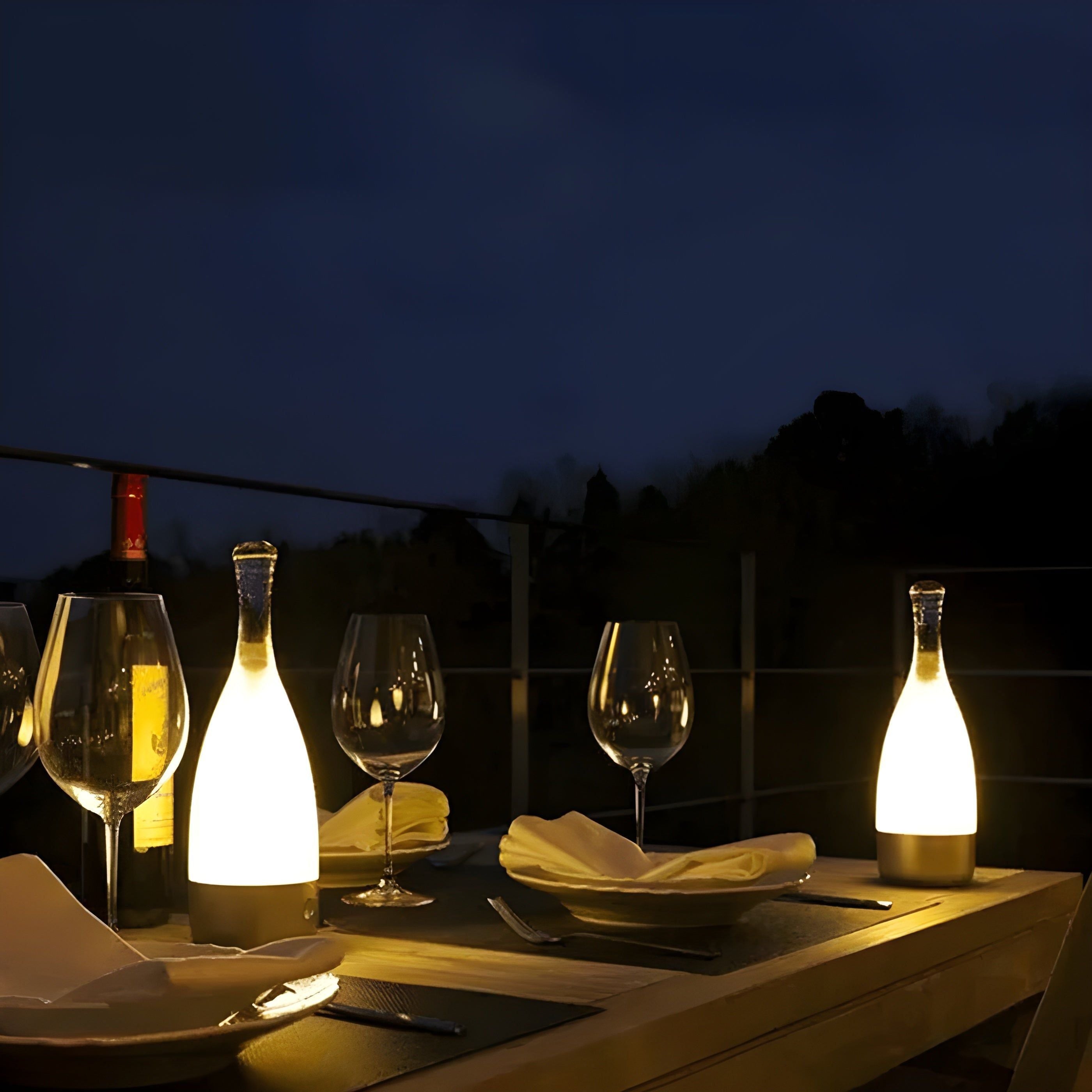 Lumora LED Tischlampe | Weinflaschen-Design | Warmweißes Licht | Wiederaufladbar & Kabellos