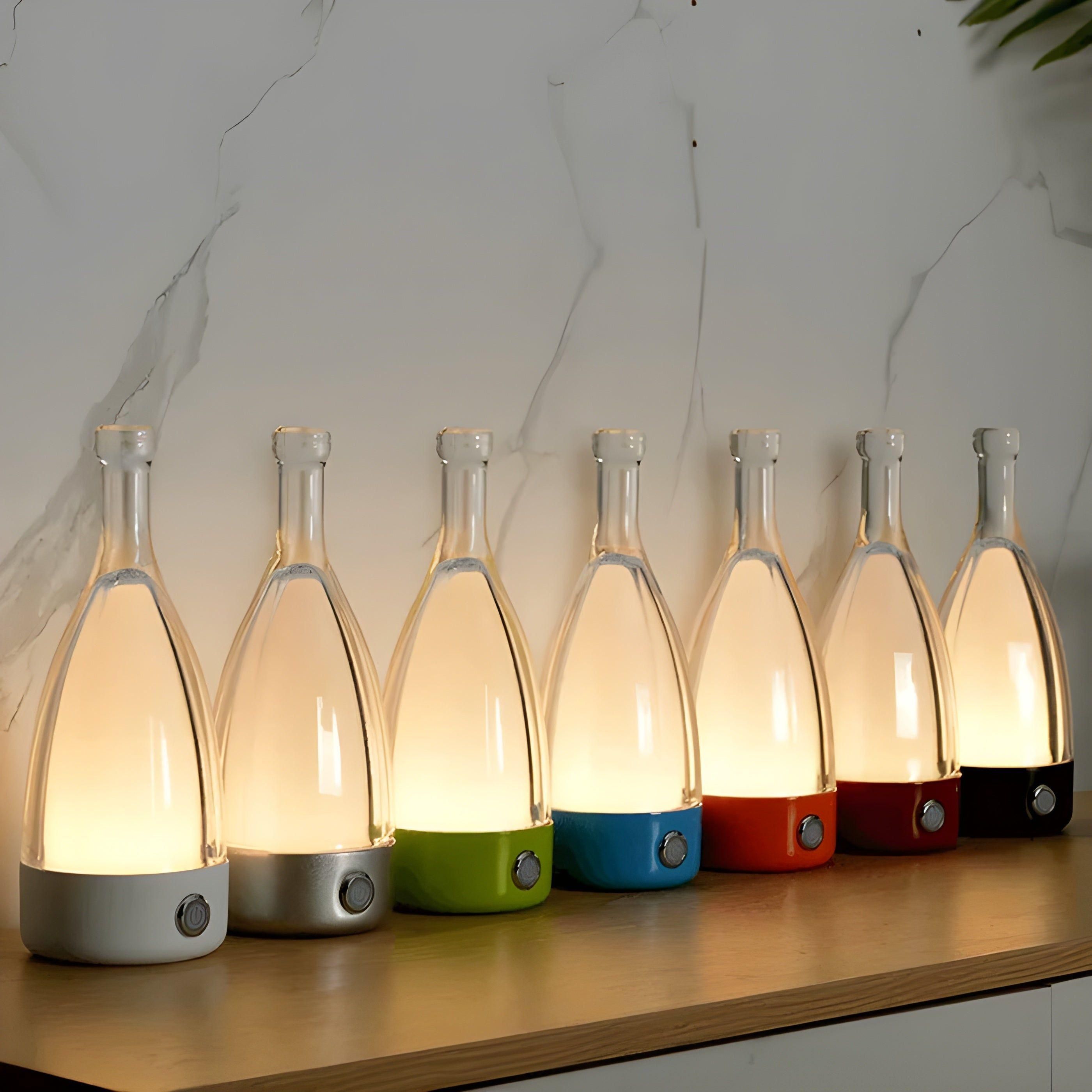 Lumora LED Tischlampe | Weinflaschen-Design | Warmweißes Licht | Wiederaufladbar & Kabellos