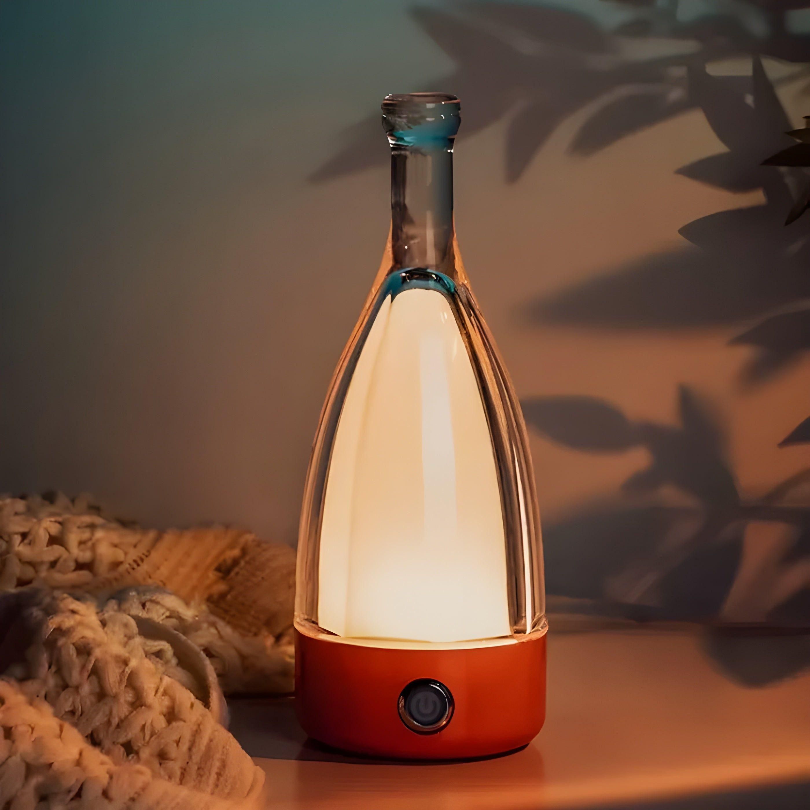 Lumora LED Tischlampe | Weinflaschen-Design | Warmweißes Licht | Wiederaufladbar & Kabellos