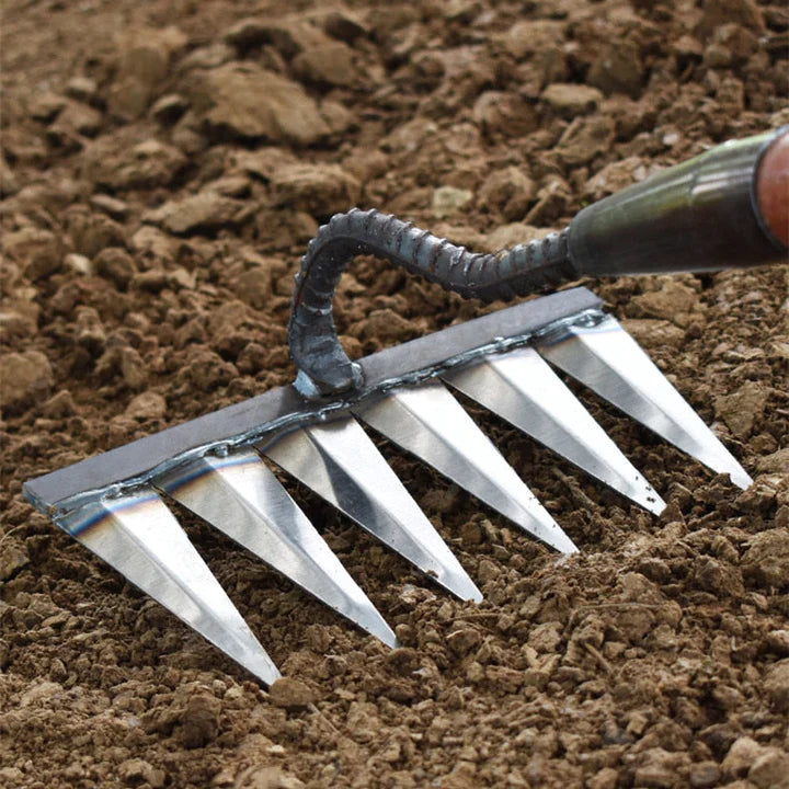 GardenRake - Der robuste Unkrautstecher aus Eisen